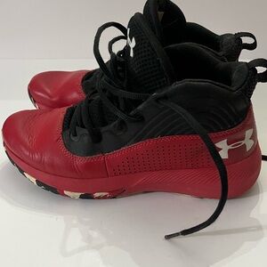 Under Armour Boys Lockdown Red Basketball Shoes Sneaker Size M5/W6.5